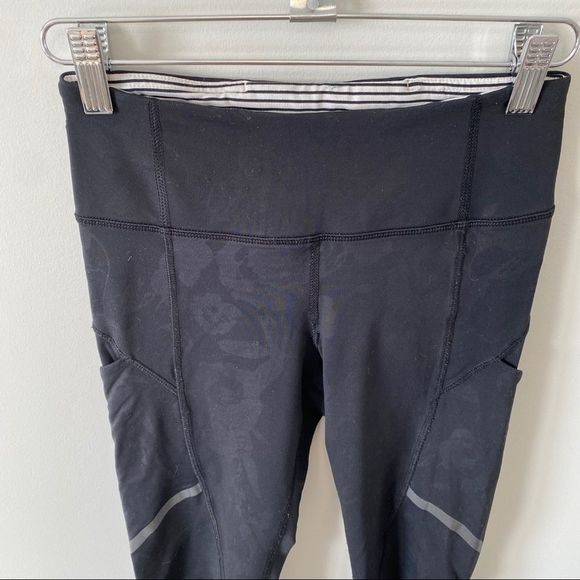 Lululemon Hop To It Crop Floral Embossed Black - Picture 7 of 13